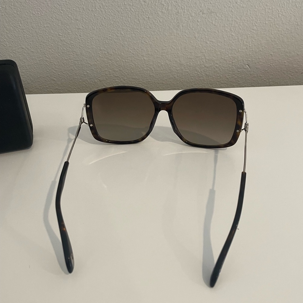 🇫🇷 Givenchy women’s oversized sunglasses - Picture 2 of 10